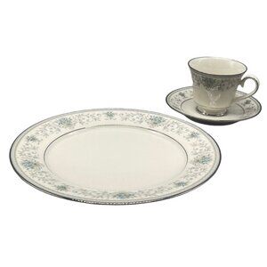 vintage carico fine china Tivoli 7954 dinner set of 3 cup saucer plate READ